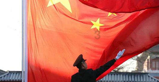 广东三姐妹，个个颜值出众，却都选择“削发为尼”，两人已成主持