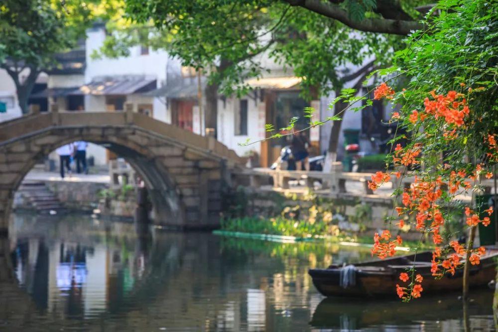 春运首日南京机场保障旅客约8.6万人次,首拨春运旅客已回家